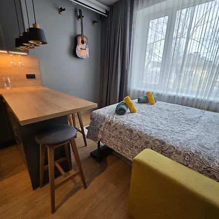 Near Airport, Free Parking Apartment