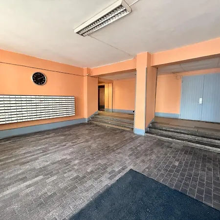 Near Airport, Free Parking Apartment