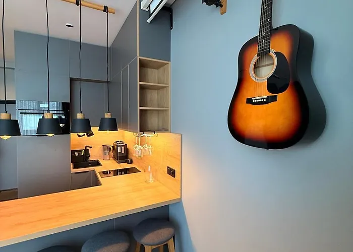 Near Airport, Free Parking Apartment