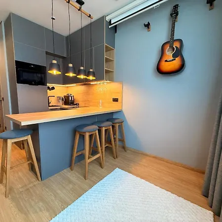 Near Airport, Free Parking *